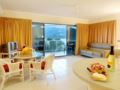Coral Sea Vista Apartments - Whitsunday Islands - Australia Hotels