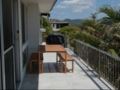 Emerald Views Apartment - Coffs Harbour - Australia Hotels