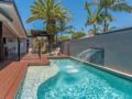 Marcoola House Pet Friendly Holiday Houses AC pool - Sunshine Coast サンシャイン コースト - Australia オーストラリアのホテル