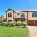 Wine and Roses Bed and Breakfast - Mclaren Vale - Australia Hotels