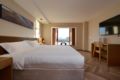 Large bed room with lake view terrace - Tongren - China Hotels