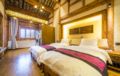 Shuhe Room-Mr.Ye and Ninty Nine Landladies - Lijiang - China Hotels