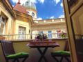 Luxury Balcony Apartment, 2 min. to Charles Bridge - Prague プラハ - Czech Republic チェコ共和国のホテル