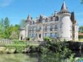 Hotel The Originals Chateau de Nieuil (ex Relais du Silence) - Saint-Claud サン クロー - France フランスのホテル