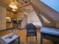 The warm intimacy of a rooftop studio - Tours - France Hotels