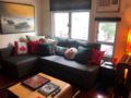 Seaside 2BR Ktown Retreat, 10mins to Central - Hong Kong Hotels
