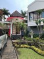 COZY BIG HOUSE near JATIM PARK 1 - Malang - Indonesia Hotels