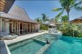 Elegant Teak Villa in Canggu- 50m from Beach/Surf - Bali バリ島 - Indonesia インドネシアのホテル