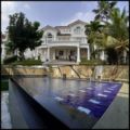 Villa PARAHYANGAN 98 & Private Pool@Sentul city - Bogor ボゴール - Indonesia インドネシアのホテル