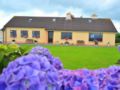Kylie Farmhouse - Beaufort - Ireland Hotels