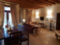 Canal View Apartment - Mira - Italy Hotels