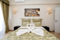Oksana Bernadette Apartment - Rome - Italy Hotels