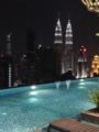 * KLCC Views * Infinity pool at L48-3BEDS - Kuala Lumpur - Malaysia Hotels