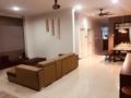 Setia Alam SCCC 3 Storey 5Bed Room Projector House - Shah Alam シャーアラム - Malaysia マレーシアのホテル