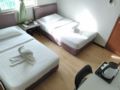 Two single beds with bathroom HUAQIAOHOMESTAY - Semporna センポルナ - Malaysia マレーシアのホテル