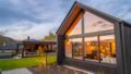 Architecturally designed home with hot tub. - Wanaka - New Zealand Hotels