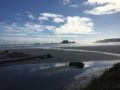 Out The Bay | Holiday Home at the beach - Westport - New Zealand Hotels