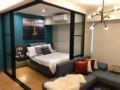 Spacious Bedroom deluxe with balcony near Rockwell - Manila - Philippines Hotels