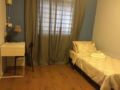 Cozy Room Near Sentosa Island - Singapore シンガポールのホテル