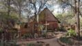 De Gastehuysje a well requipt log cabin. 1 Group - Kruger National Park クルガー国立公園 - South Africa 南アフリカ共和国のホテル
