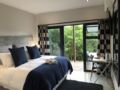 LUXURY PRIVATE ROOM WITH DAM VIEWS & OWN ACCESS - Ballito - South Africa Hotels