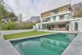 Stylish and spacious 5 Bedrooms The Glen Villa - Cape Town - South Africa Hotels