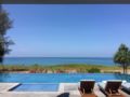 ⭐The White Pearl 8BR Modern Beachfront Pool Villa - Phuket プーケット - Thailand タイのホテル