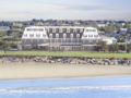 Newport Beach Hotel & Suites - Middletown (RI) ミドルタウン（RI） - United States アメリカ合衆国のホテル