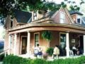 The Corner House Bed & Breakfast - Nicholasville (KY) ニコラスビル（KY） - United States アメリカ合衆国のホテル