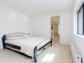Veeve 5 Bedroom Minimalist Home Hurst Avenue Highgate - London - United Kingdom Hotels