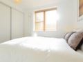 Veeve OpenPlan 2 Bed 2 Bath Apartment Lacy Road Putney - London - United Kingdom Hotels