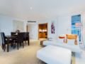 Veeve Sleek River View Apartment Aspect Court Chelsea Harbour Fulham - London - United Kingdom Hotels