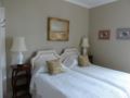 Veeve Traditional 5 Bed House Orlando Road Clapham - London - United Kingdom Hotels
